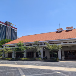 Gedung Balai Pemuda sisi barat ( Gedung Pertemuan )