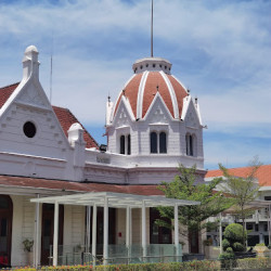 Gedung Merah Putih Balai Pemuda surabaya