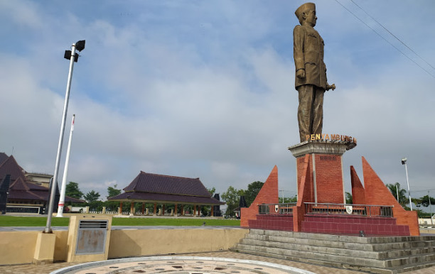 alun_alun_kanigoro.jpg