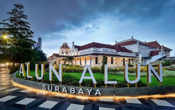 alun_alun_surabaya.jpg